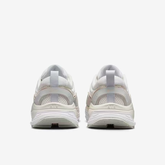 NWT * Nike Air Max Bliss LX Size 6 - Summit White, Phantom Dust, Sandrift, Sail - Picture 10 of 12